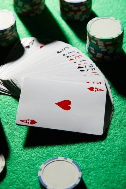 Live blackjack table with Cash Out offer displayed on screen